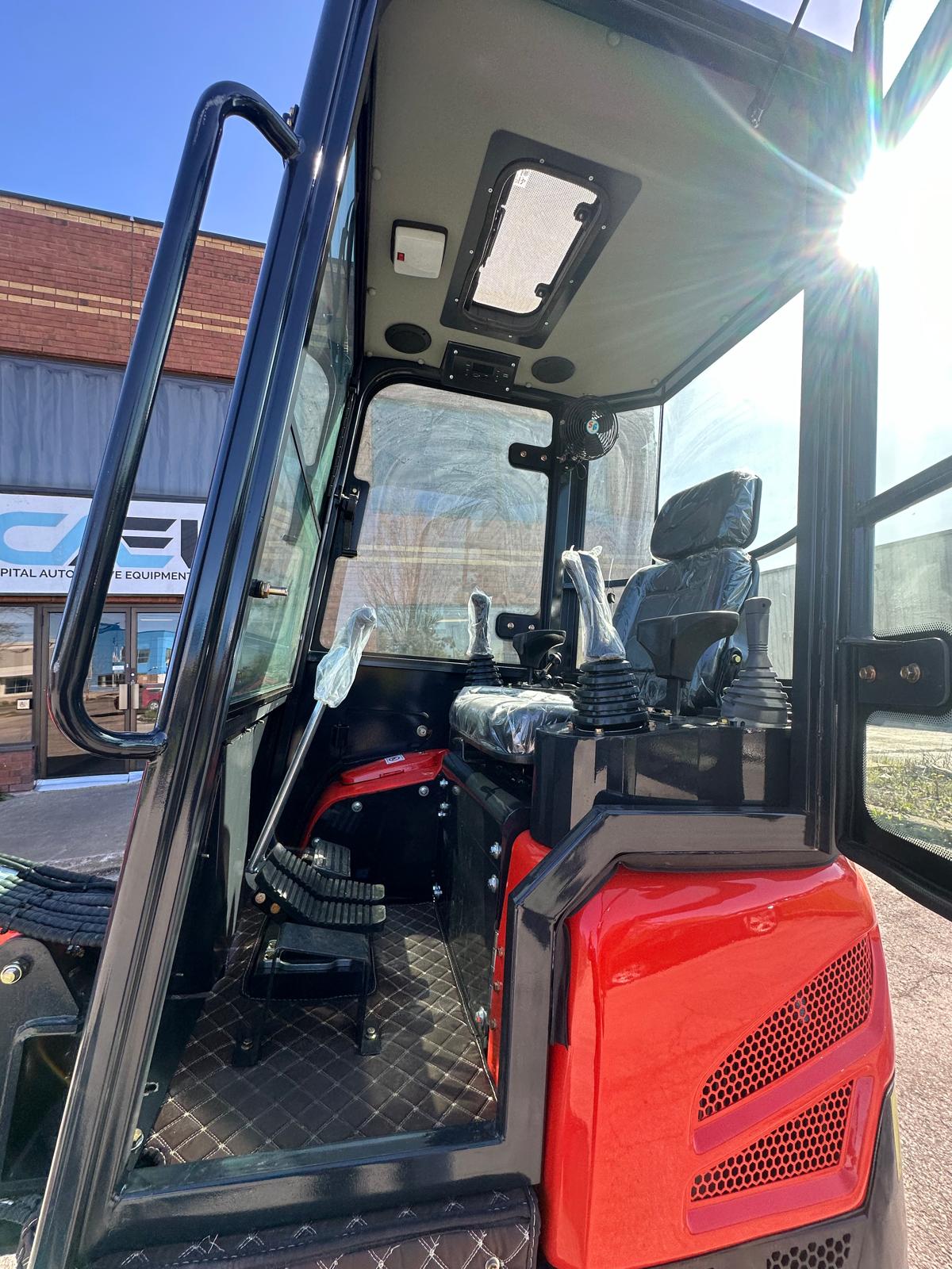Mini excavator 1.8 ton with Cab – Kubota/Yanmar engine with Hydraulic Thumb & Swing Boom