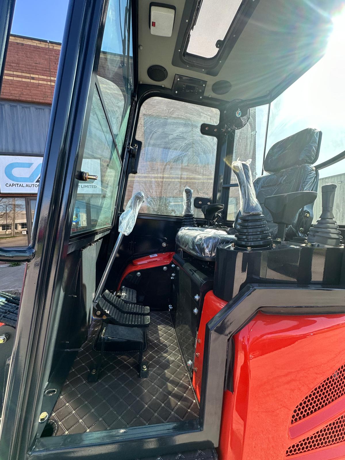 Mini excavator 1.8 ton with Cab – Kubota/Yanmar engine with Hydraulic Thumb & Swing Boom