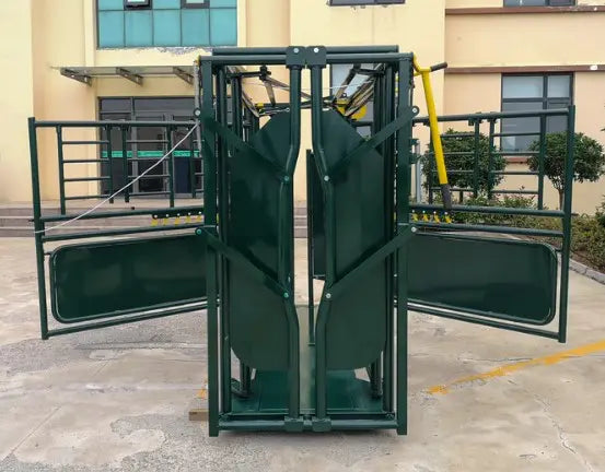 CAEL Cattle Squeeze Chute Manual Headgate