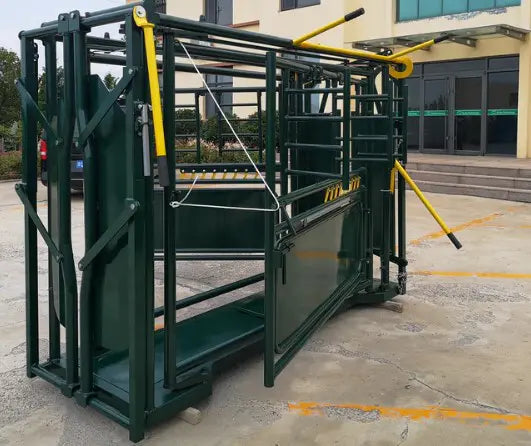 CAEL Cattle Squeeze Chute Manual Headgate