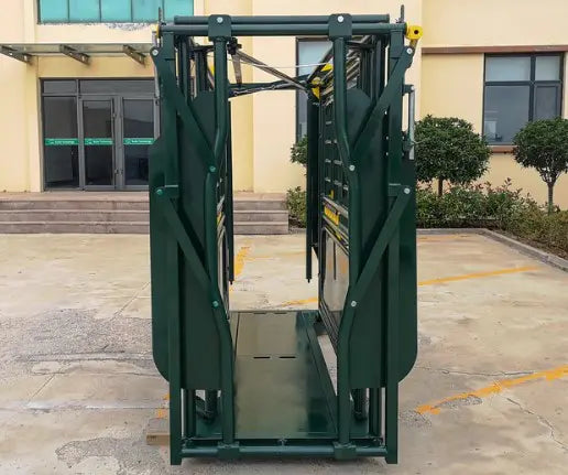 CAEL Cattle Squeeze Chute Manual Headgate