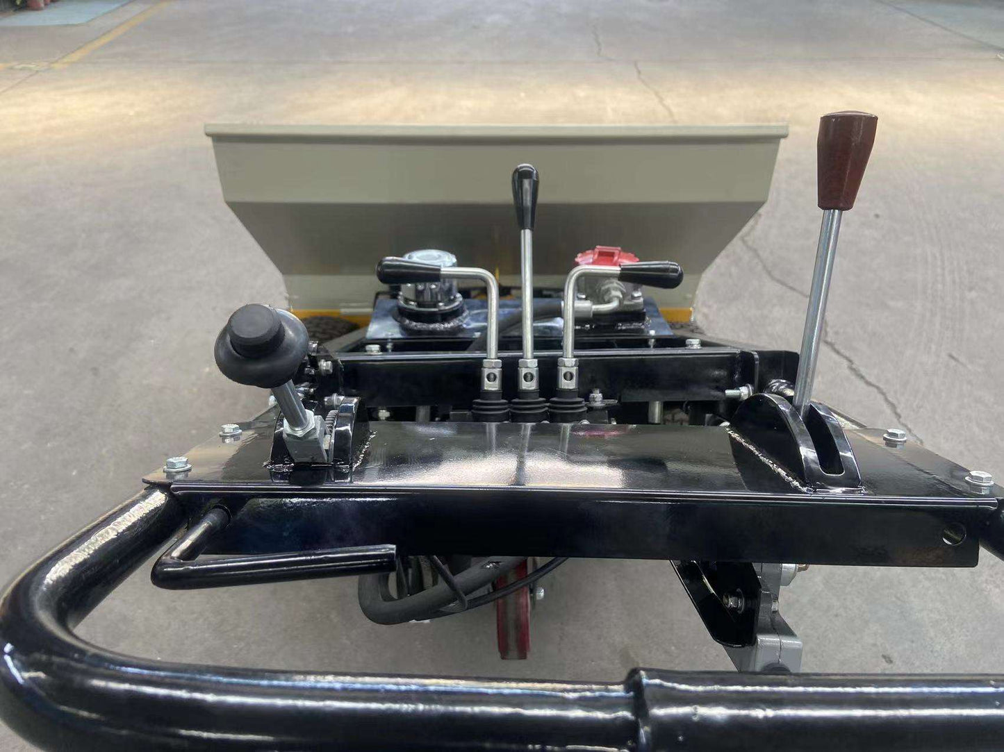 Mini Road Asphalt Paver Machine (APM32)