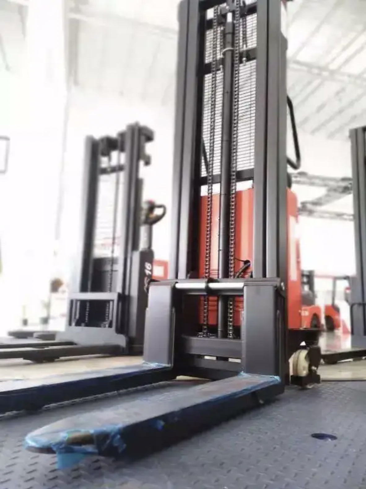 Semi Electric Stacker 1000kg (2204 lbs)
