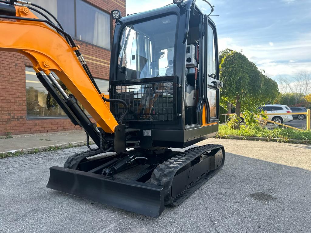 Minibagger 3,5 t, Schwenkausleger, hydraulischer Daumen und Klimaanlage/Heizung inklusive (EX35KB-B)