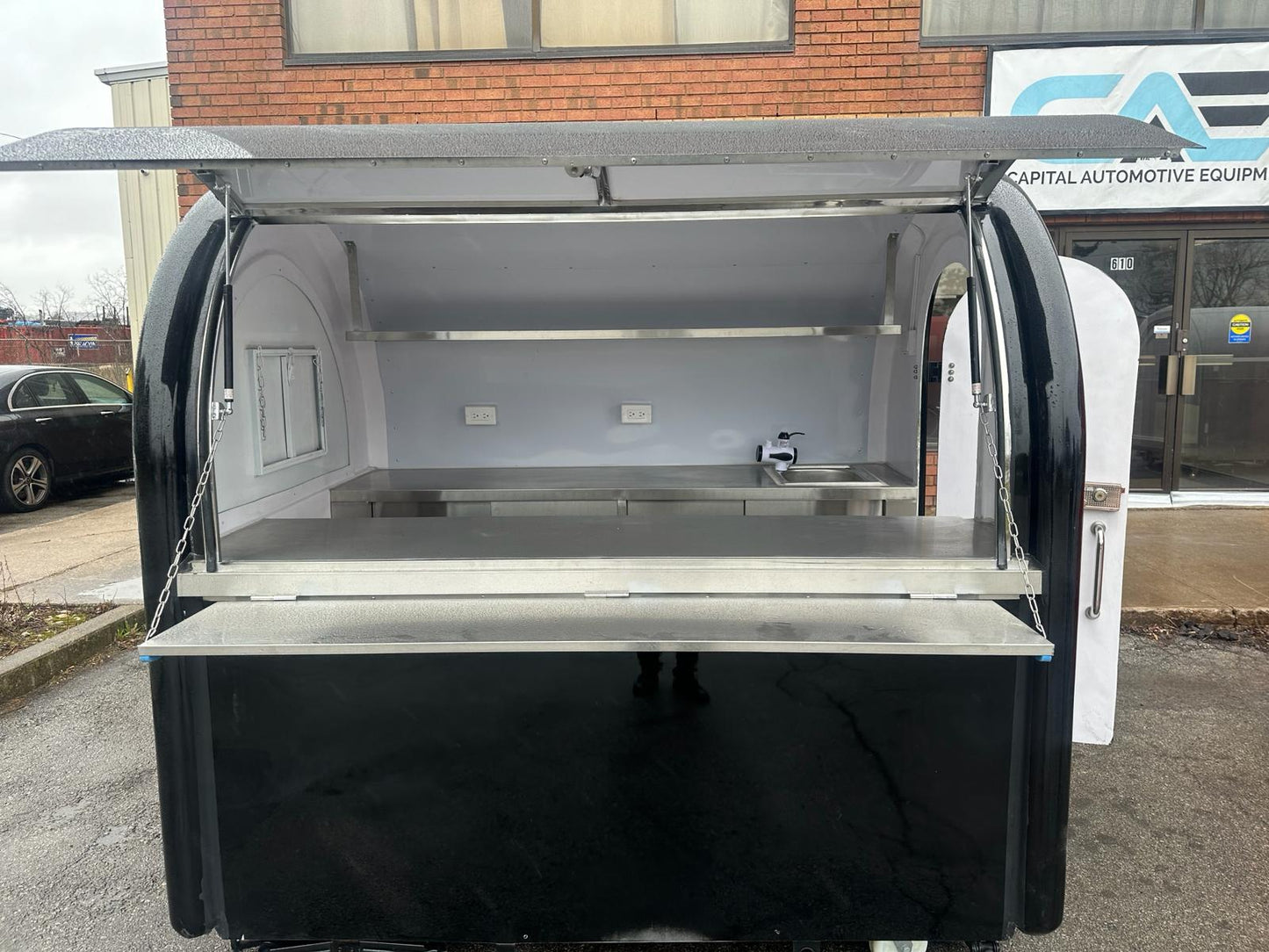 CAEL’s 7′ Round Top Mobile Food Cart