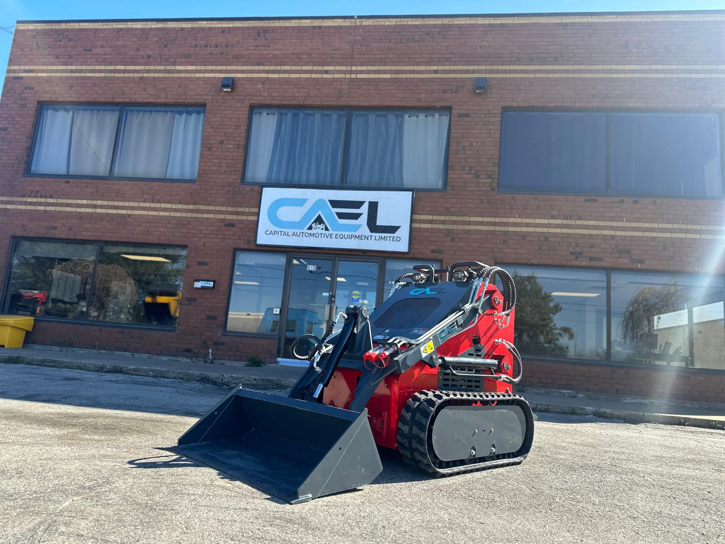 Mini Skid Steer with Tracks (23HP-B&S Engine)
