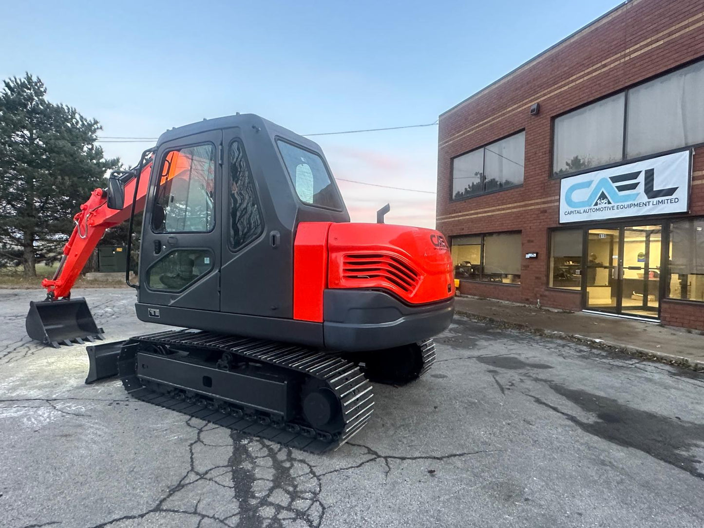 Excavator 8 Ton With Yanmar Engine, Hydraulic Thumb, AC/Heat (EX-8Y)
