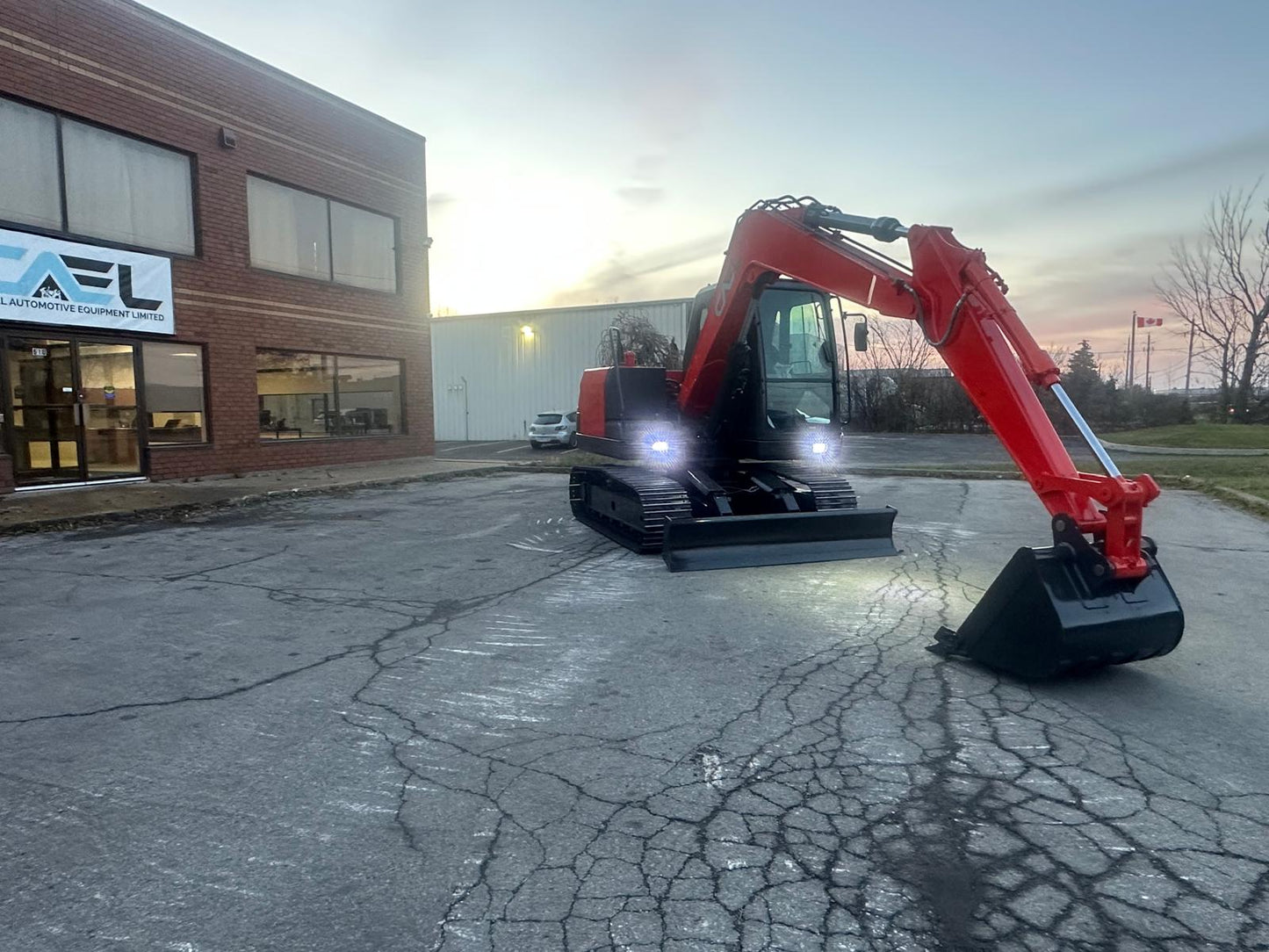 Excavator 8 Ton With Yanmar Engine, Hydraulic Thumb, AC/Heat (EX-8Y)