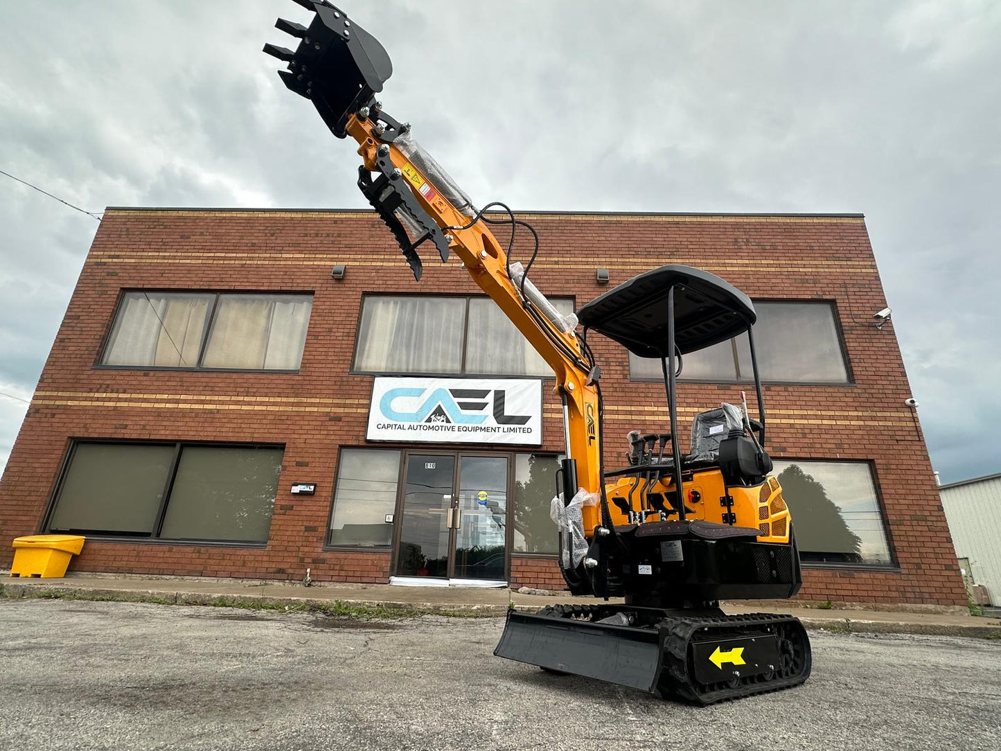 Mini Excavator 1.5T With B&S Engine, Swing boom, Hydraulic Thumb (EX15BS-AD)