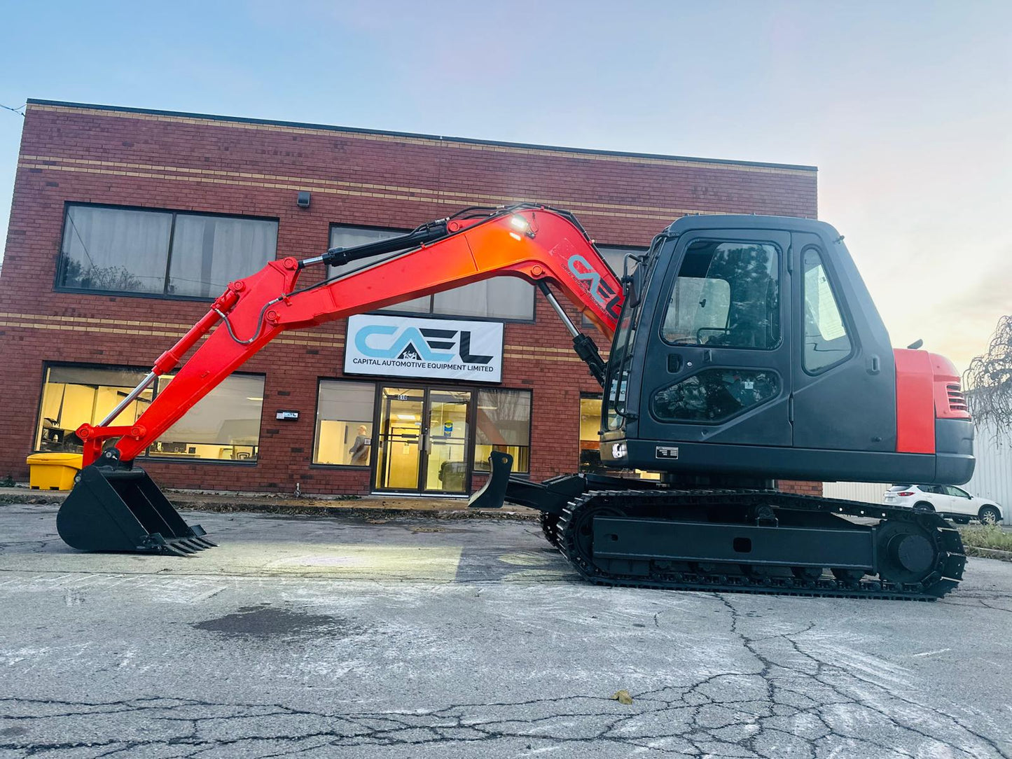 Excavator 8 Ton With Yanmar Engine, Hydraulic Thumb, AC/Heat (EX-8Y)