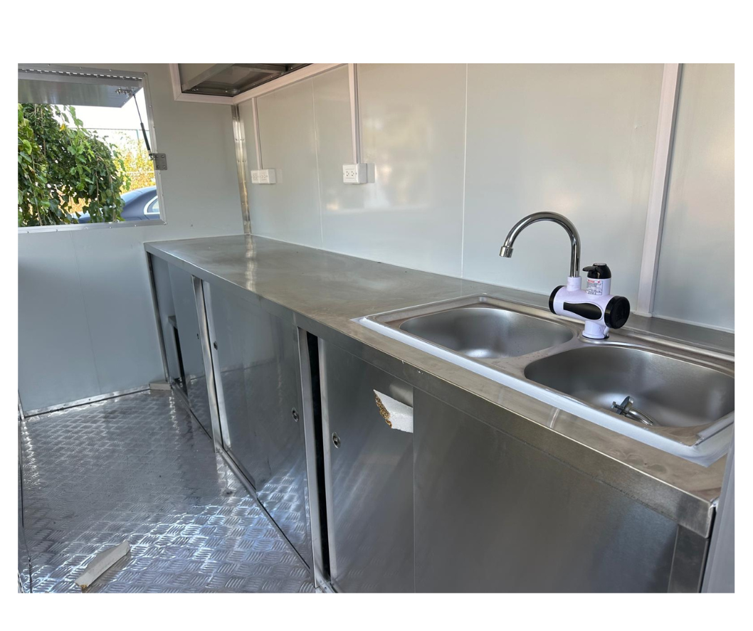 CAEL’s 7′ Square Top Mobile Food Cart – B&W