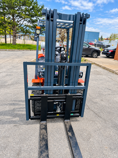 Chariot élévateur CAEL GPL 4 tonnes avec déplacement latéral en 3 étapes