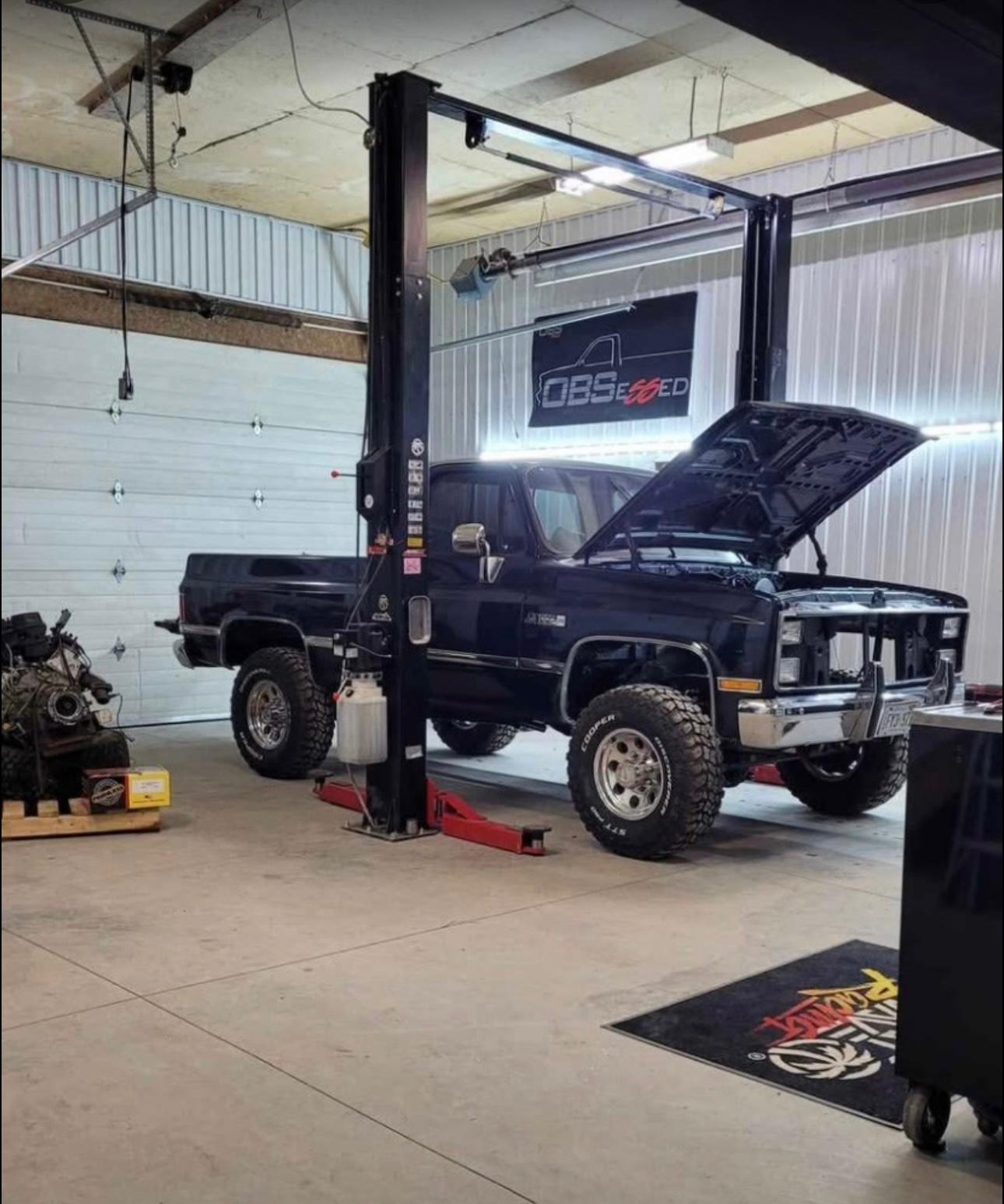 Two-Post Clear Floor Lift (9000)