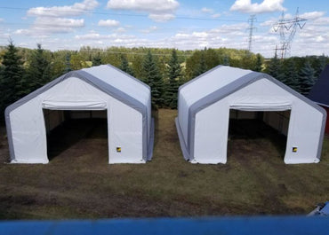 Ferme double en forme de pointe de 30 pi de largeur, 20 pi de hauteur et 40 pi de longueur 