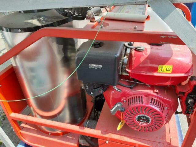Hot Pressure Washer with Water Tank