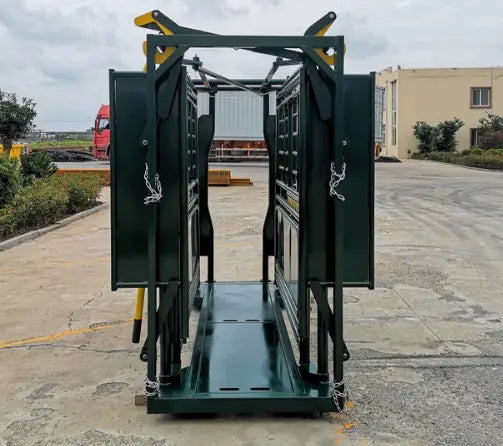 CAEL Cattle Squeeze Chute Manual Headgate