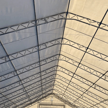 Cercha doble en forma de pico de 40′ de ancho, 23′ de alto y 100′ de largo