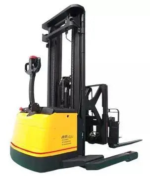 Electric scissor straddle stacker with side shift 1.4T (3086 lbs)- 4.5M