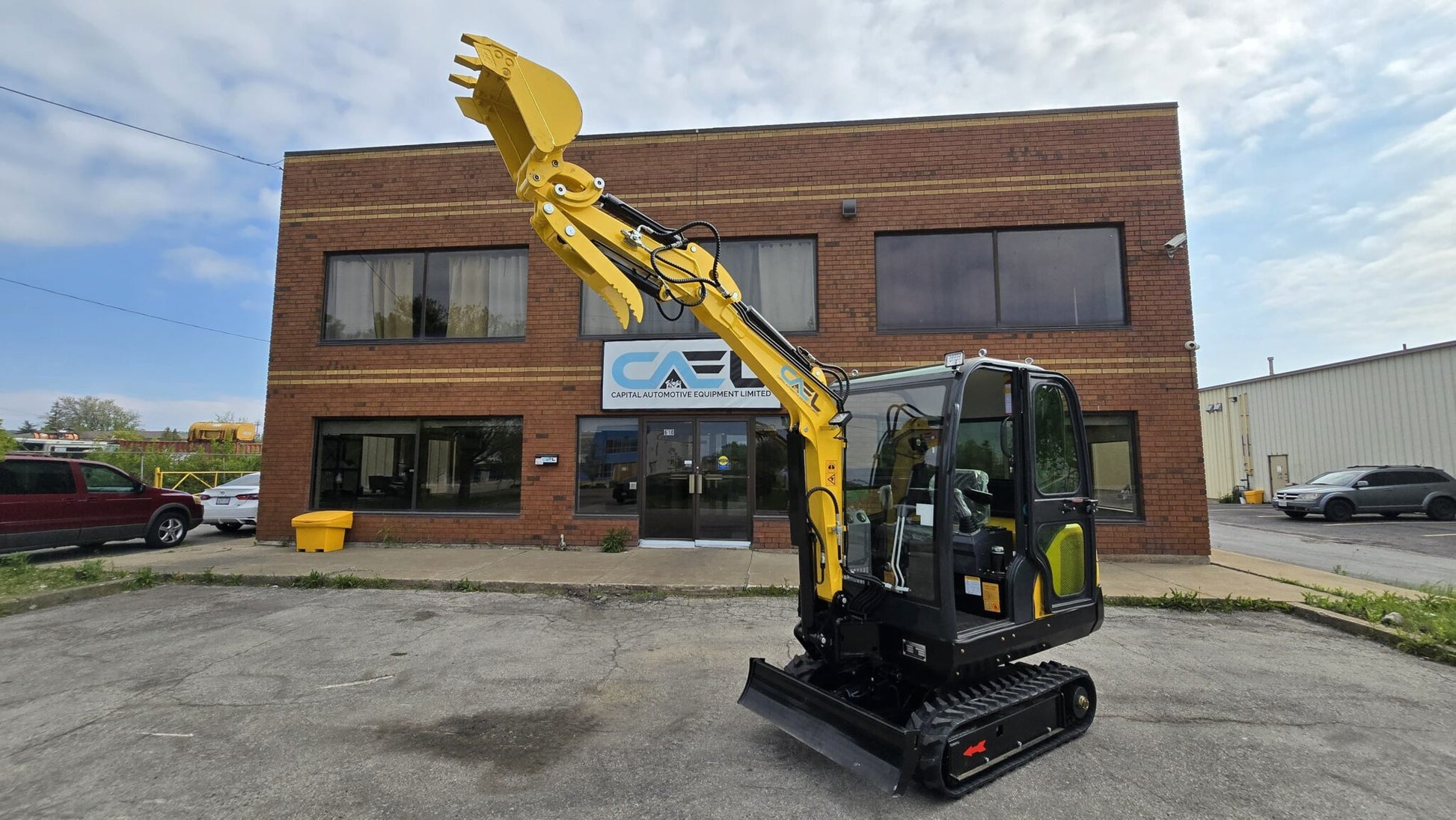 Mini Excavator 2.5T with Kubota engine, Swing boom, AC/Heat and Cab (EX25KB)