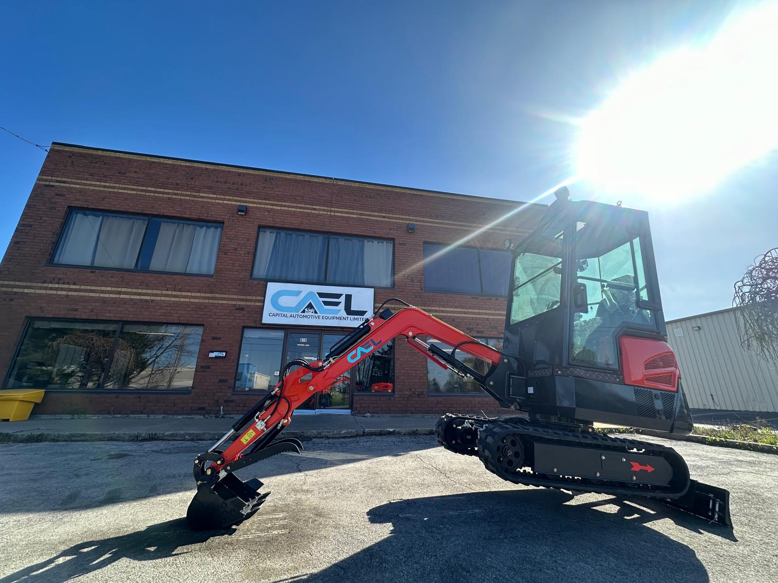 Mini Excavator 2T with Kubota engine, Cab, Hydraulic Thumb and Swing boom (EX20KB-C)