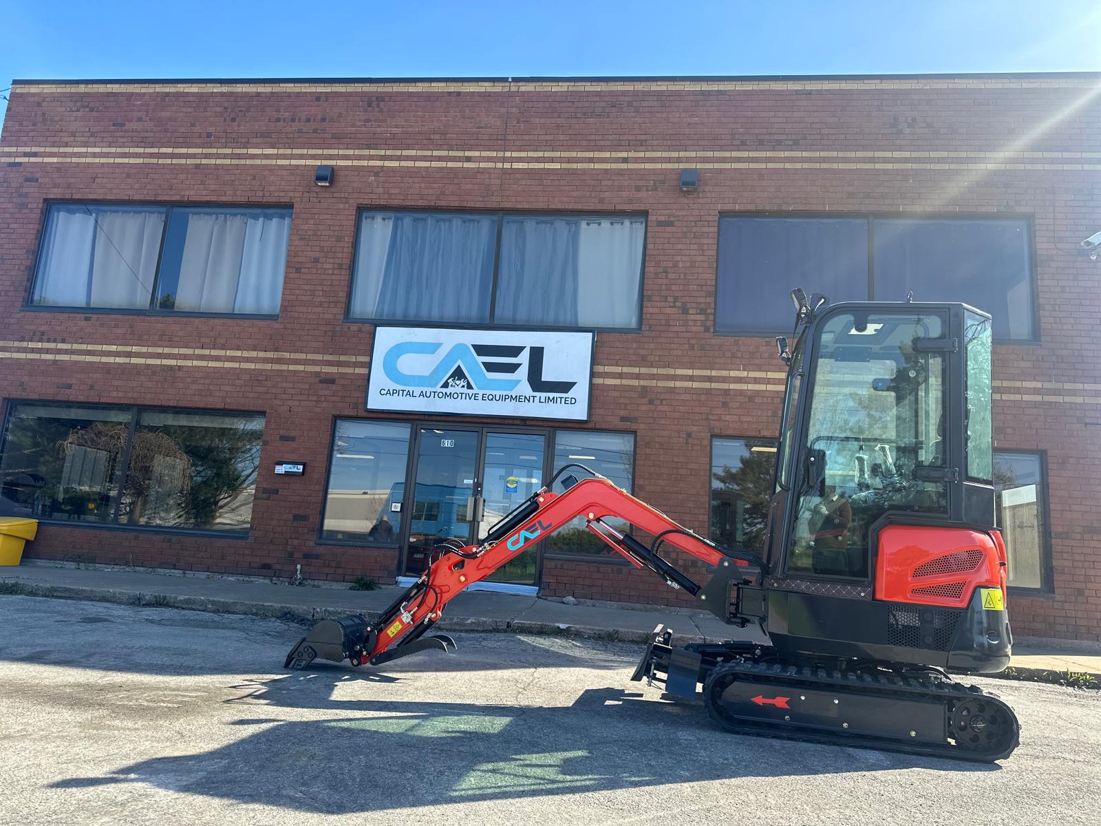 Mini Excavator 2T with Kubota engine, Cab, Hydraulic Thumb and Swing boom (EX20KB-C)
