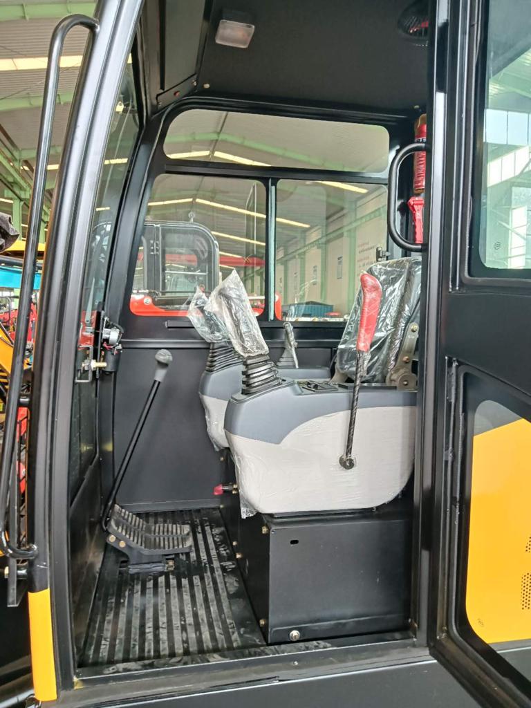 Mini Excavator 3.5T Swing Boom, Hydraulic Thumb, and AC/Heat Included (EX35KB-B)