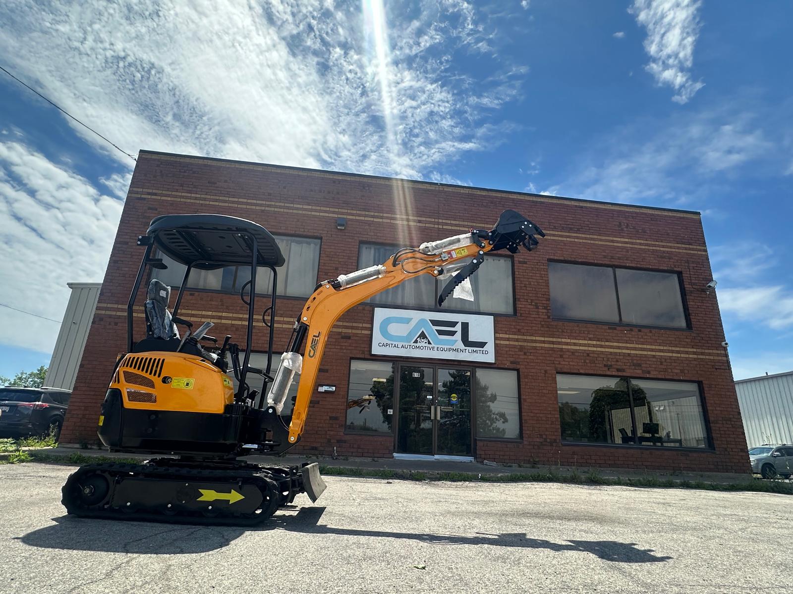 Mini excavator 1.8 Ton with Kubota/Yanmar Engine, Hydraulic Thumb & Swing Boom (EX18KB)