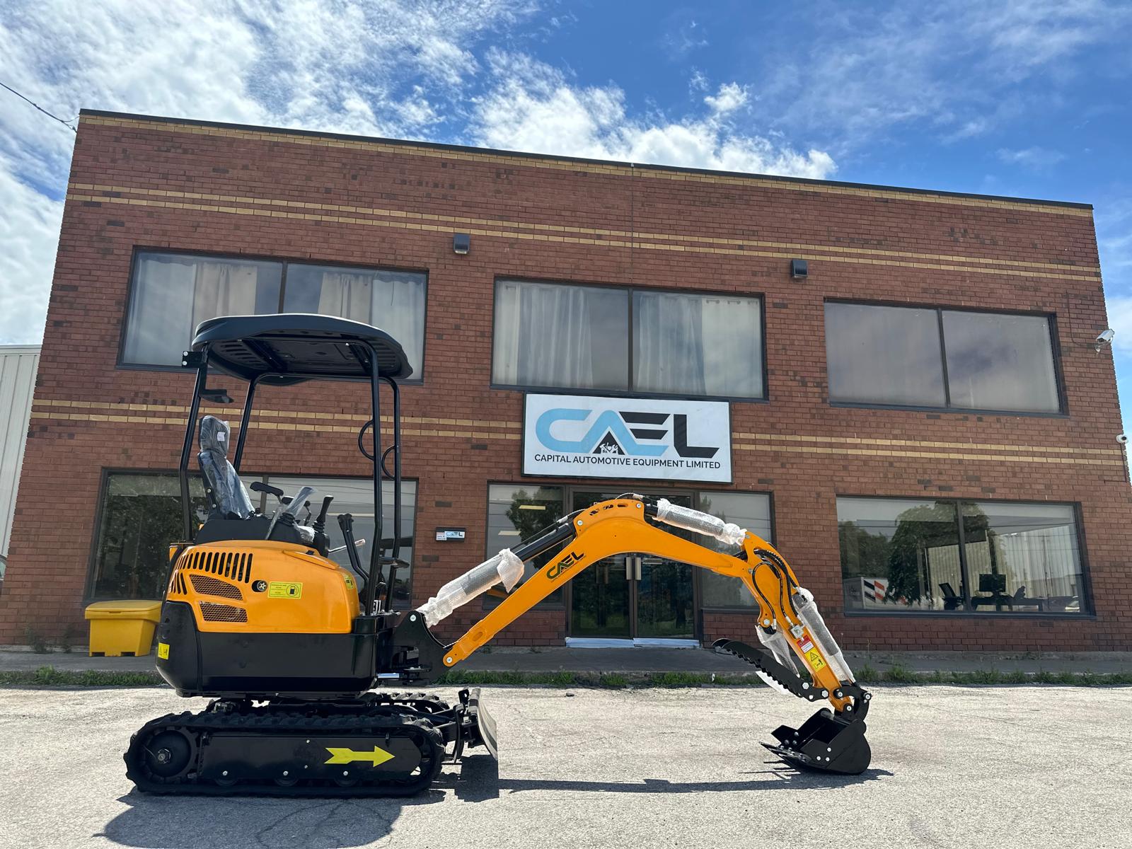 Mini excavator 1.8 Ton with Kubota/Yanmar Engine, Hydraulic Thumb & Swing Boom (EX18KB)