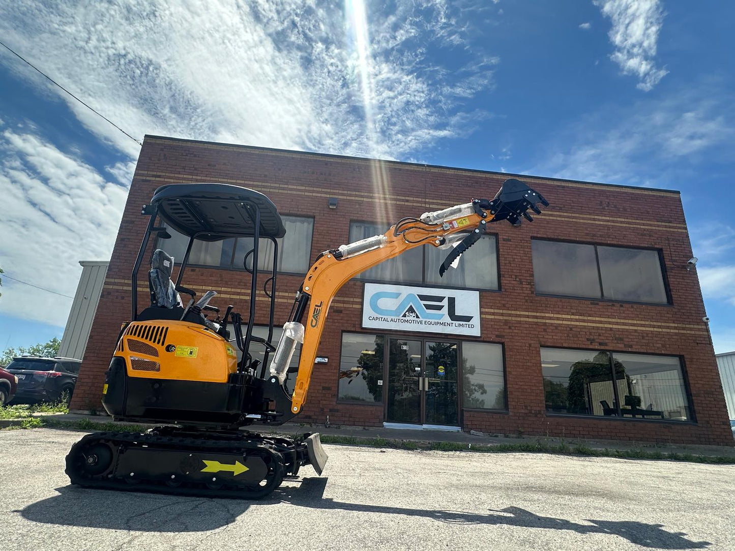 Mini excavator 1.8 Ton with Kubota/Yanmar Engine, Hydraulic Thumb & Swing Boom (EX18KB)