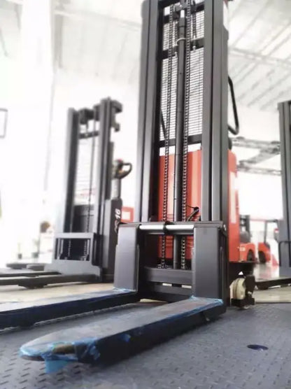Semi Electric Stacker 1000kg (2204 lbs)