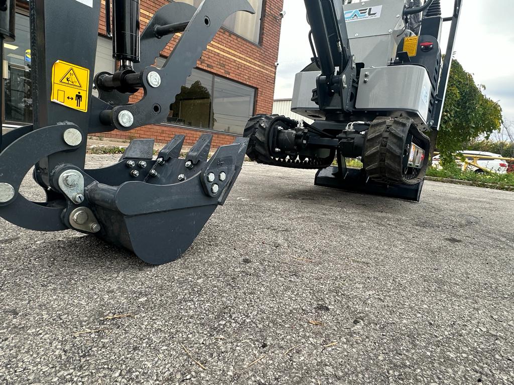 Mini Excavator 1 Ton with John Deer Control, Swing Boom & Hydraulic Thumb (EX1BS-JD)