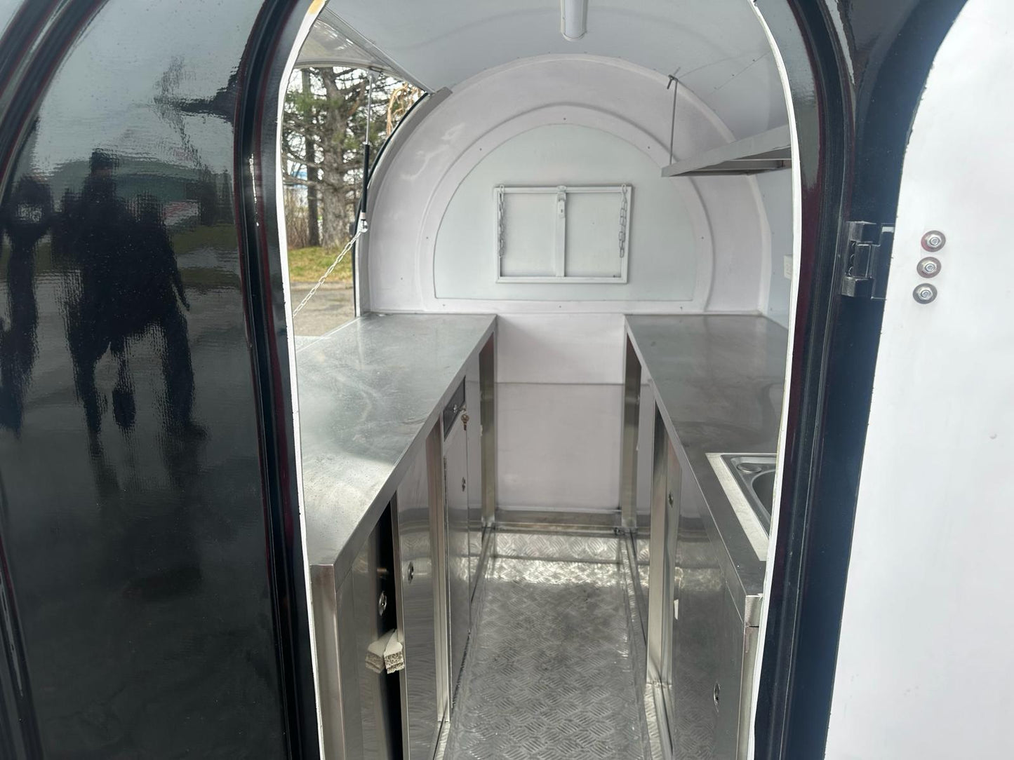 CAEL’s 7′ Round Top Mobile Food Cart