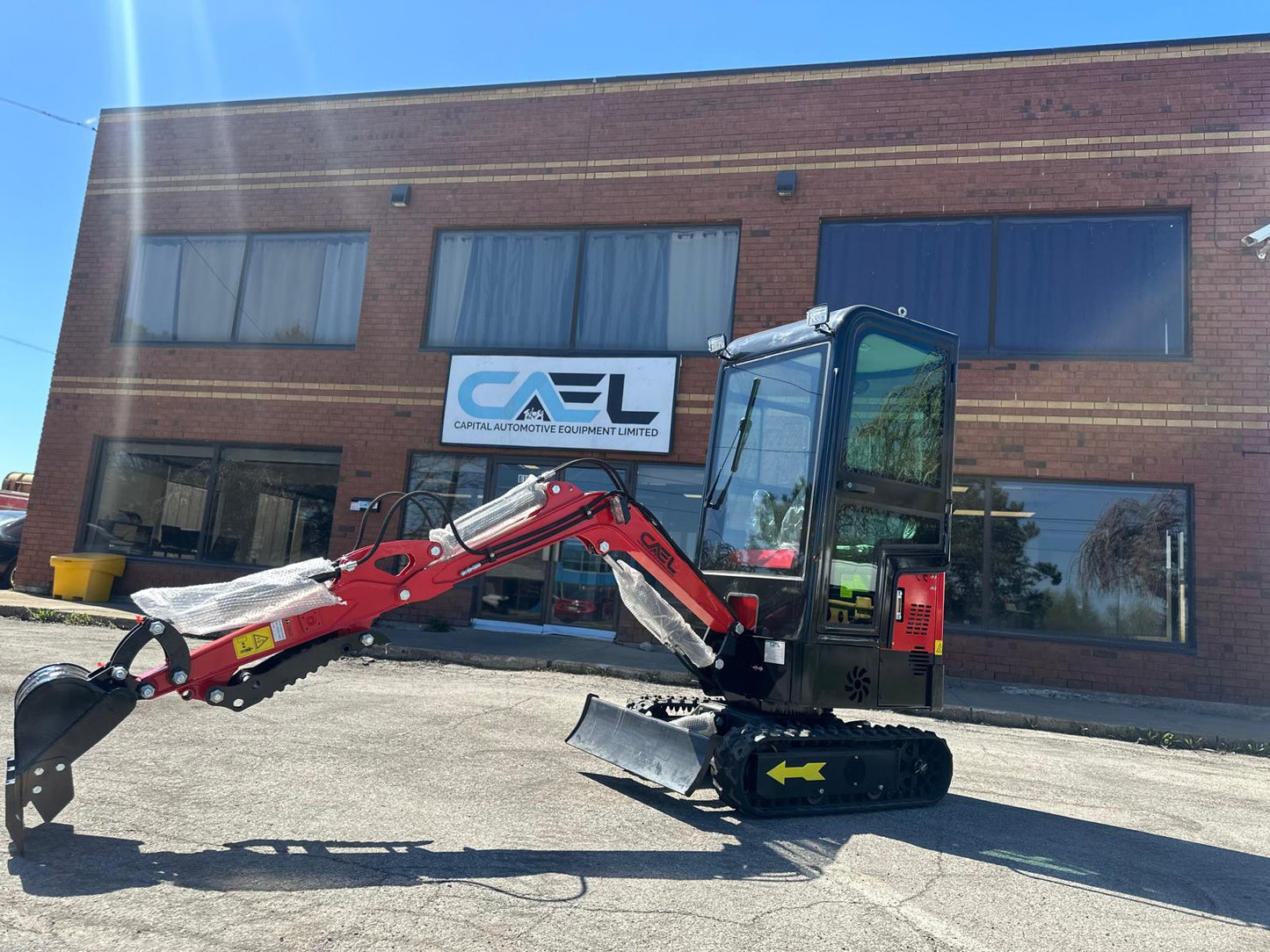 Mini Excavator 1T with Briggs & Stratton Cab (EX1BS-C)
