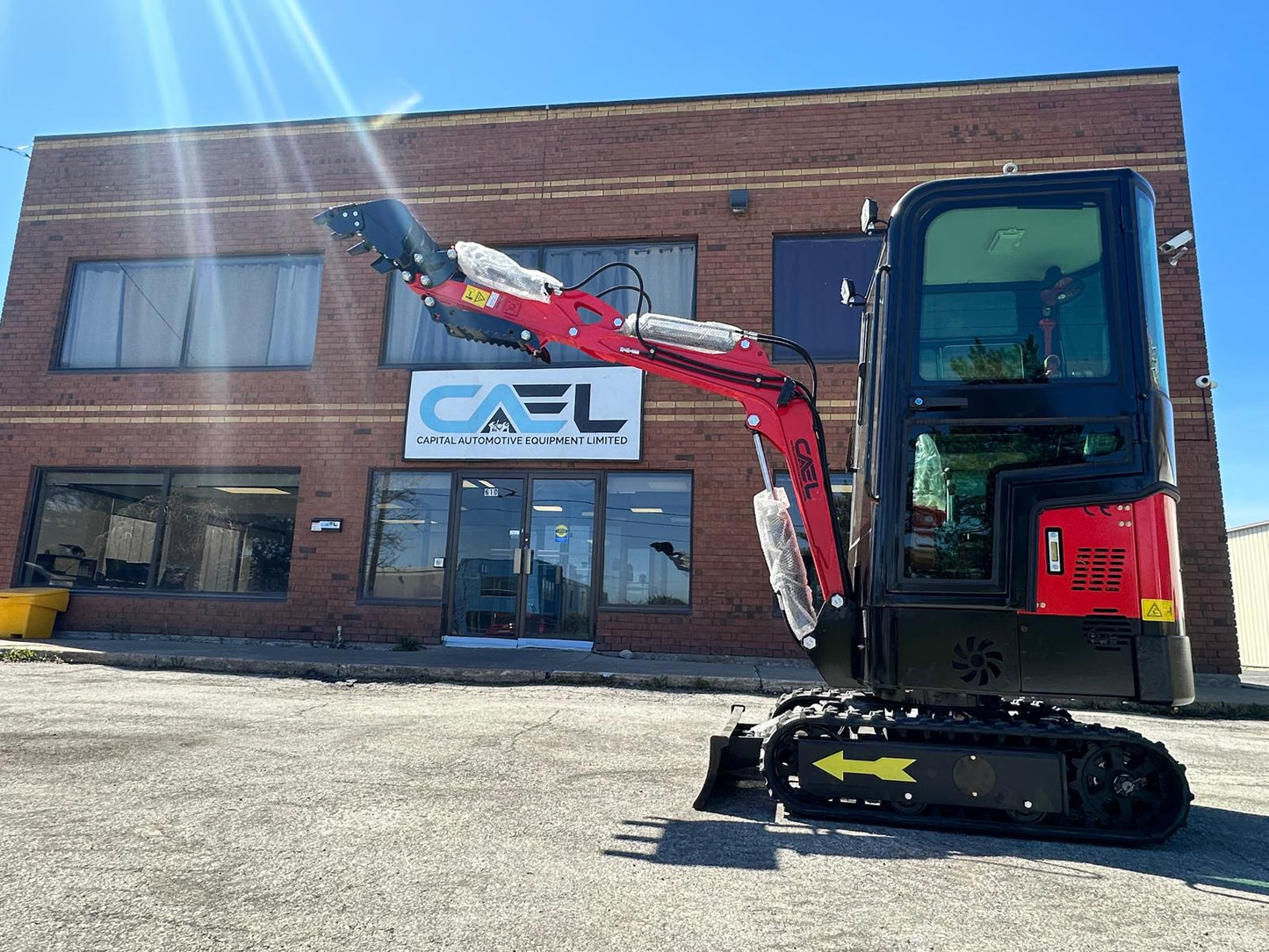 Mini Excavator 1.3T with Briggs and Stratton Cab (EX13BS-C)