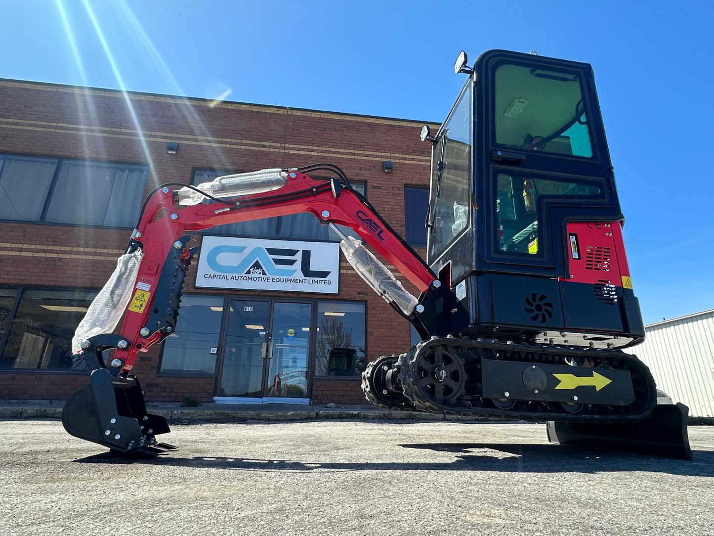 Mini Excavator 1.3T with Briggs and Stratton Cab (EX13BS-C)