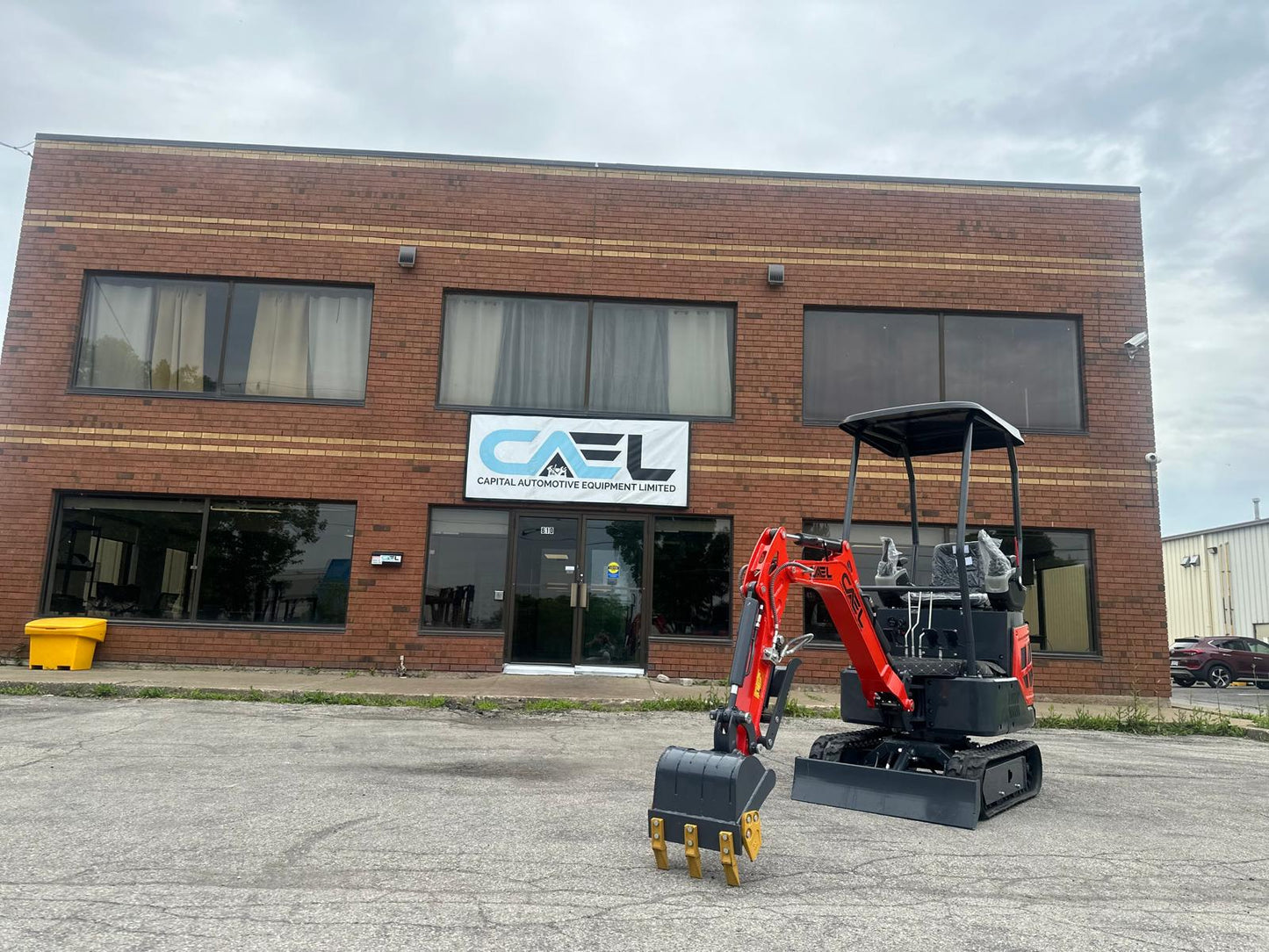 Mini Excavator 1.3T with B&S engine, Hydraulic Thumb & Swing boom & side controls