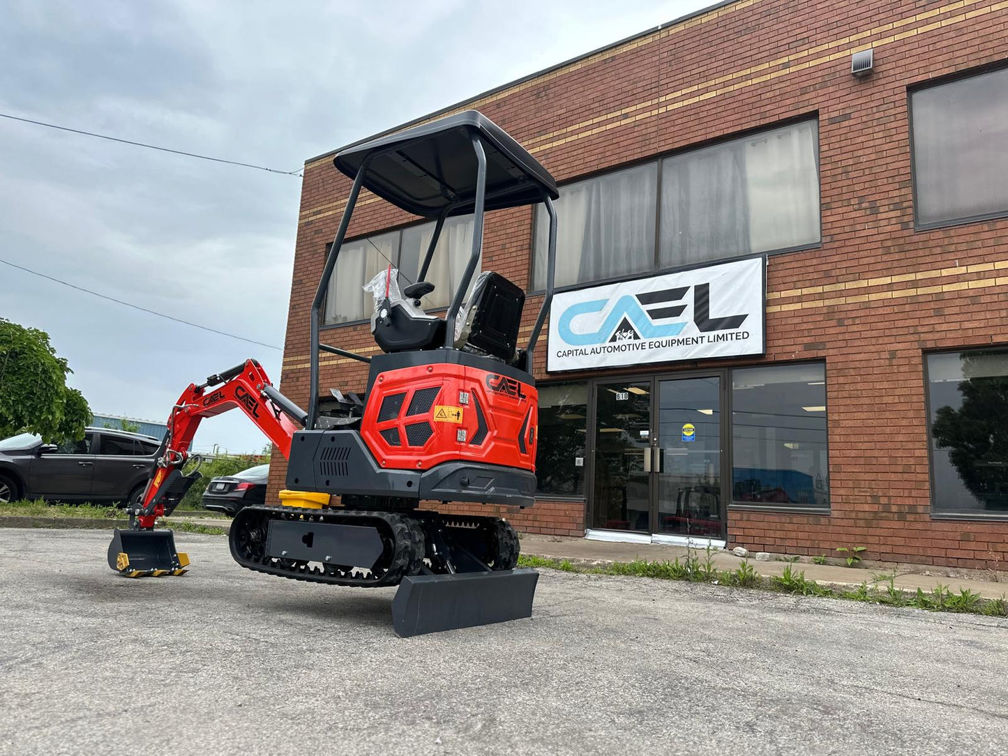 Mini Excavator 1.3T with B&S engine, Hydraulic Thumb & Swing boom & side controls