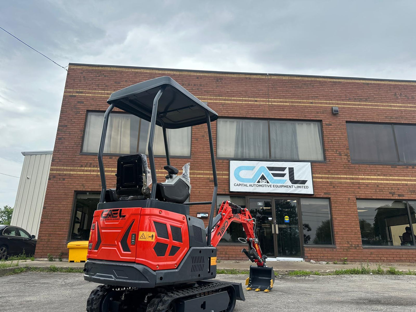 Mini Excavator 1.3T with B&S engine, Hydraulic Thumb & Swing boom & side controls