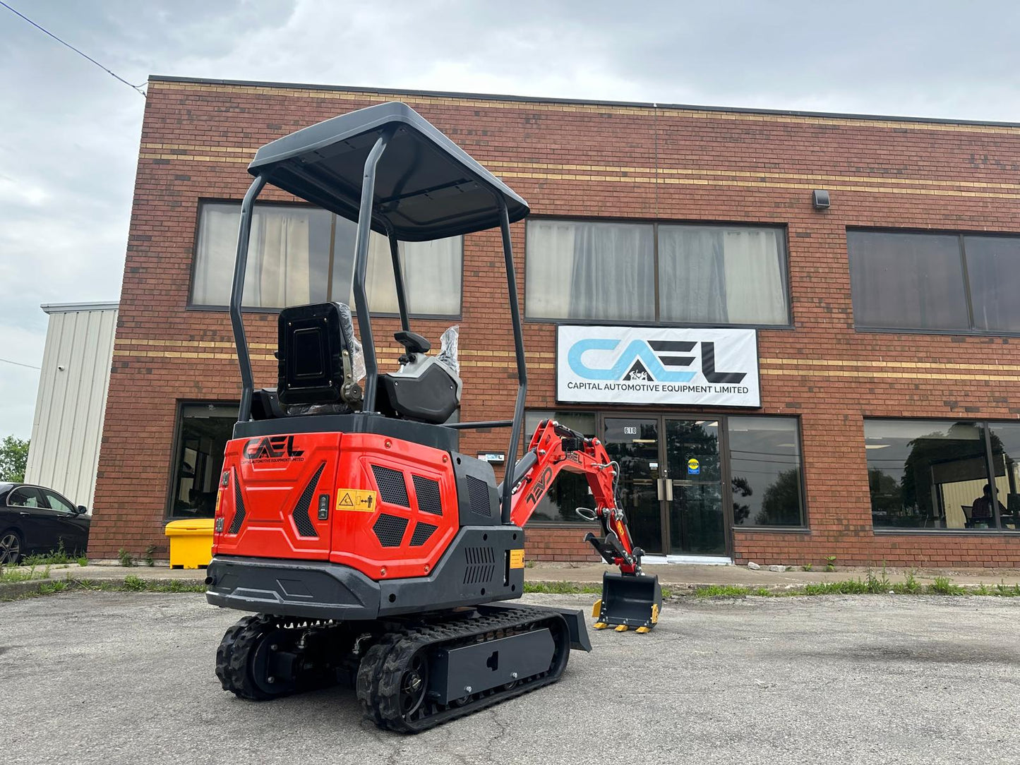 Mini Excavator 1.3T with B&S engine, Hydraulic Thumb & Swing boom & side controls