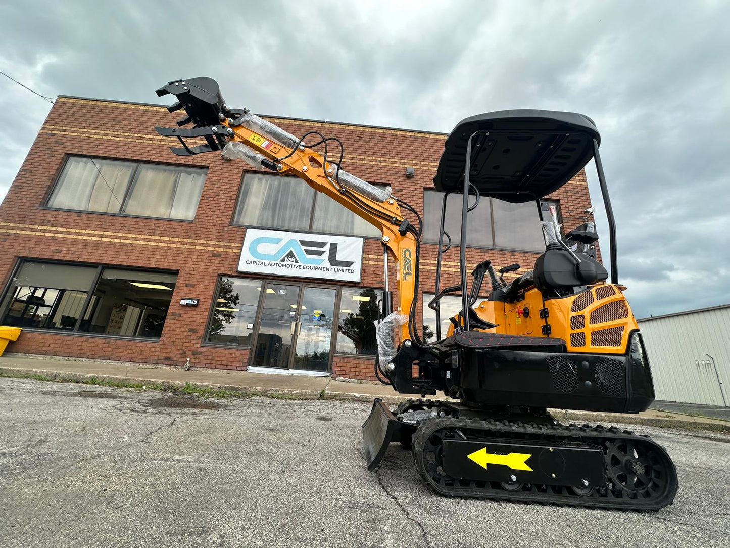 Mini Excavator 1.5T With B&S Engine, Swing boom, Hydraulic Thumb (EX15BS-AD)
