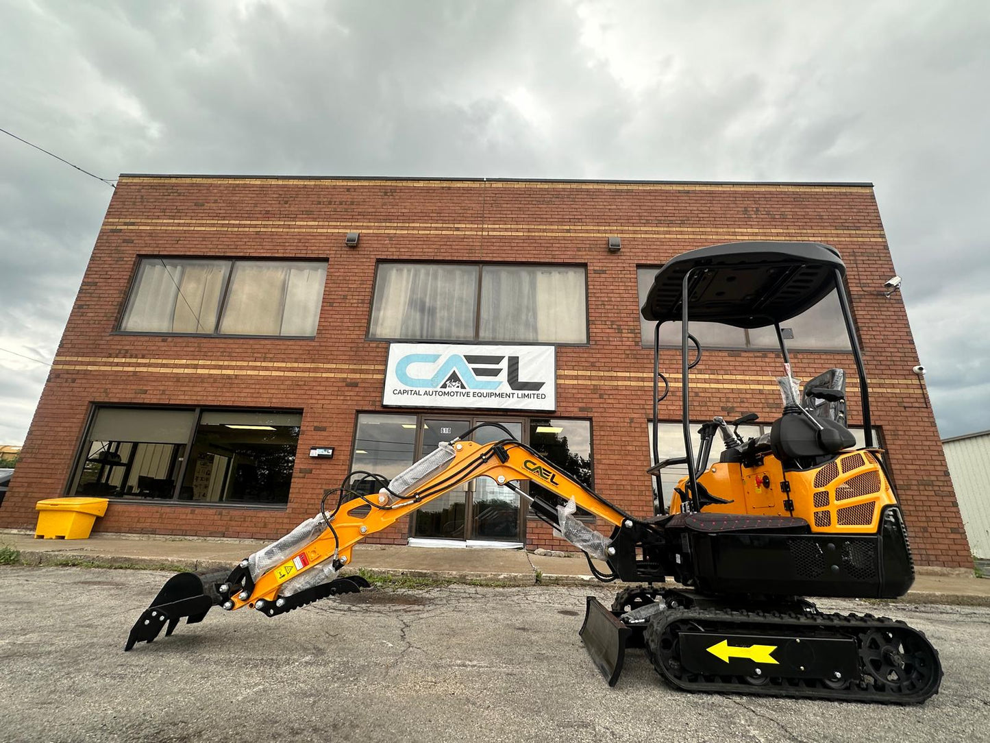 Mini Excavator 1.5T With B&S Engine, Swing boom, Hydraulic Thumb (EX15BS-AD)