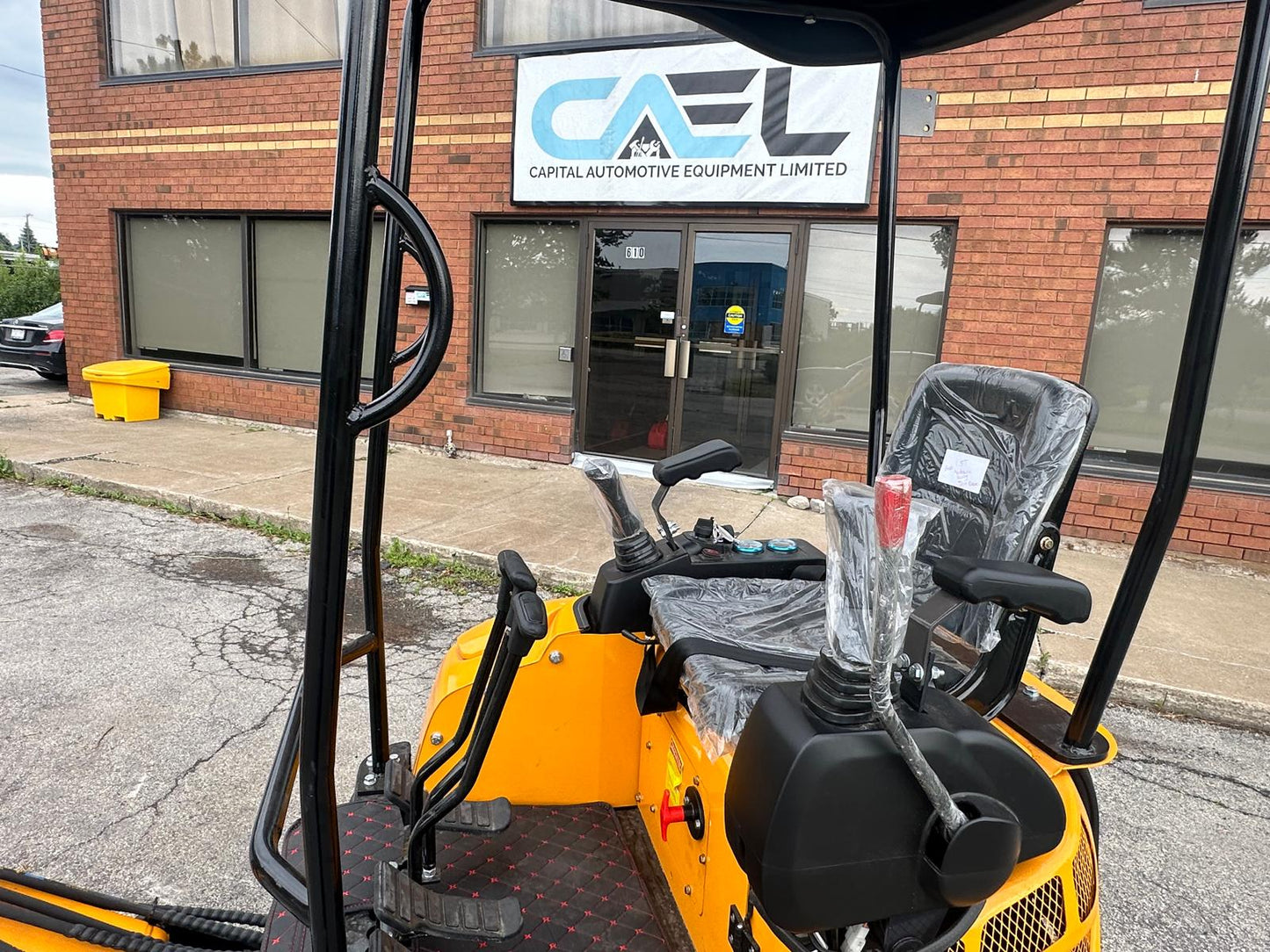 Mini Excavator 1.5T With B&S Engine, Swing boom, Hydraulic Thumb (EX15BS-AD)