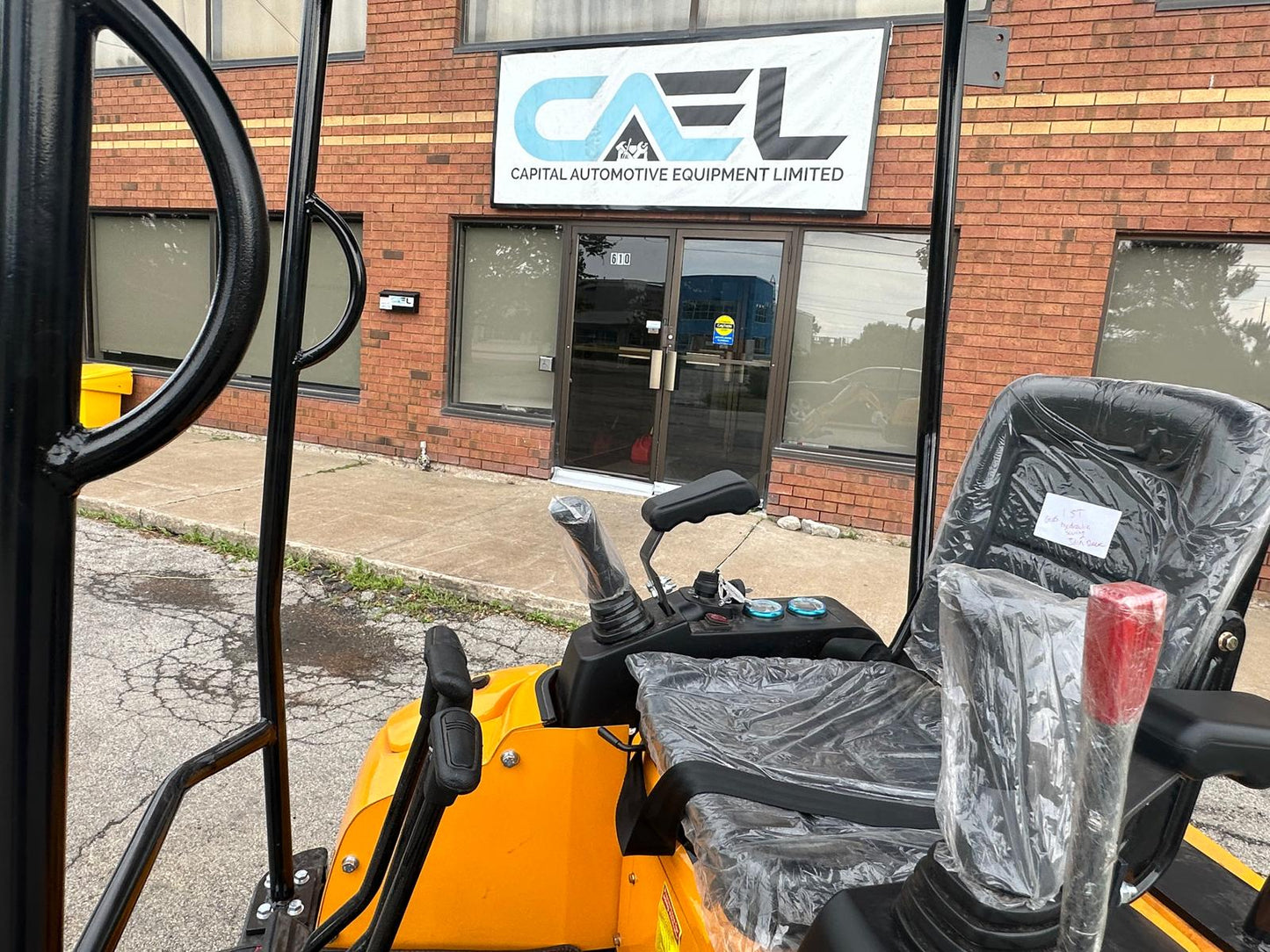 Mini Excavator 1.5T With B&S Engine, Swing boom, Hydraulic Thumb (EX15BS-AD)