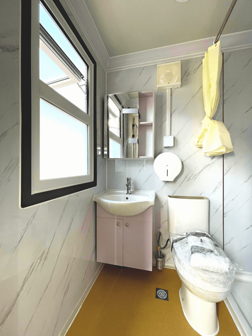 CAEL 20FT Mobile Office Cabin with Bedroom, Bathroom &amp; Kitchen (CAEL-MOC20-BBK-110V)