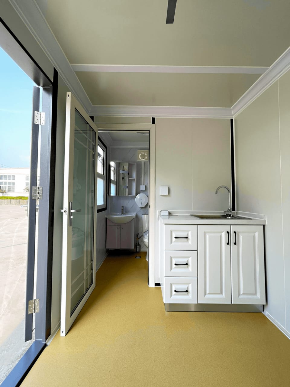CAEL 20FT Mobile Office Cabin with Bedroom, Bathroom &amp; Kitchen (CAEL-MOC20-BBK-110V)