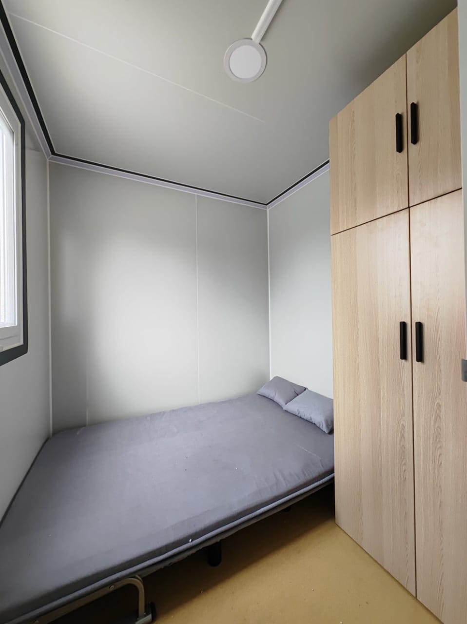 CAEL 20FT Mobile Office Cabin with Bedroom, Bathroom &amp; Kitchen (CAEL-MOC20-BBK-110V)