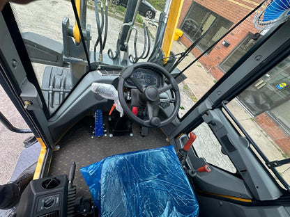 Wheel loader 4×4 (2 Tons)
