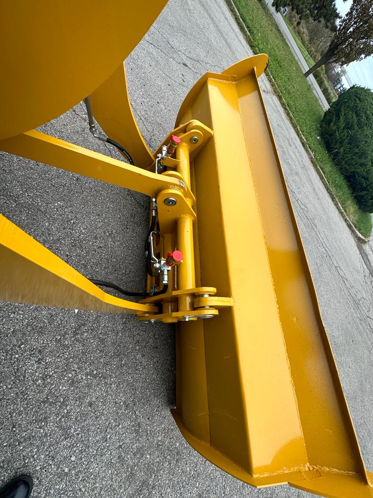 Wheel loader 4×4 (2 Tons)